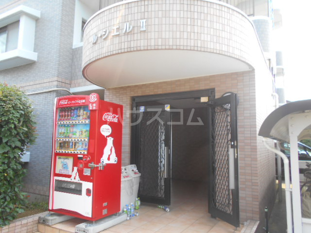 23/30 エントランス