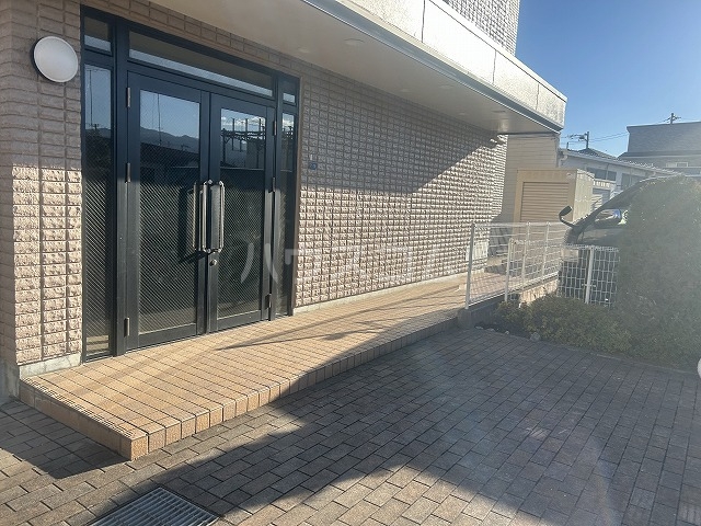 2/4 エントランス