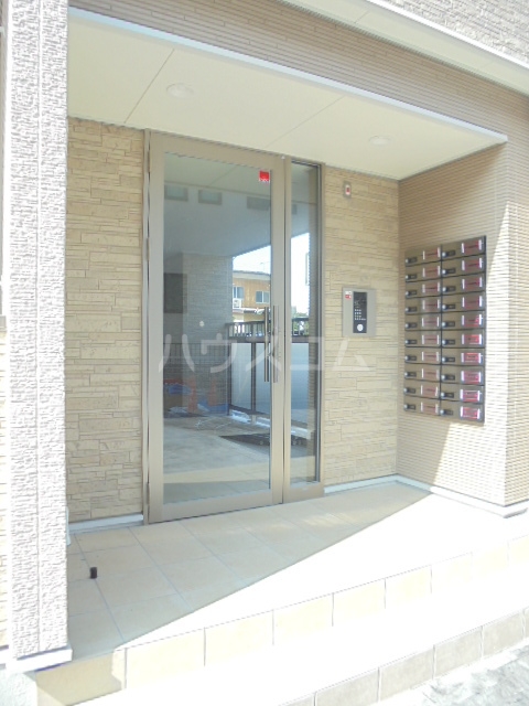 27/30 エントランス