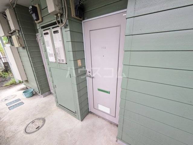 25/27 エントランス