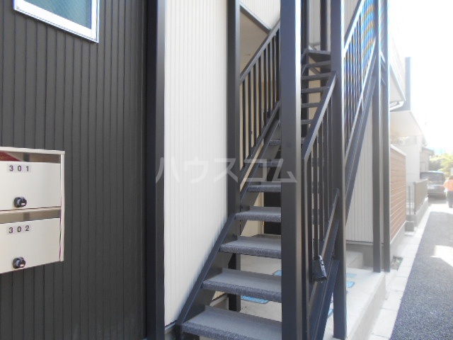 24/30 エントランス