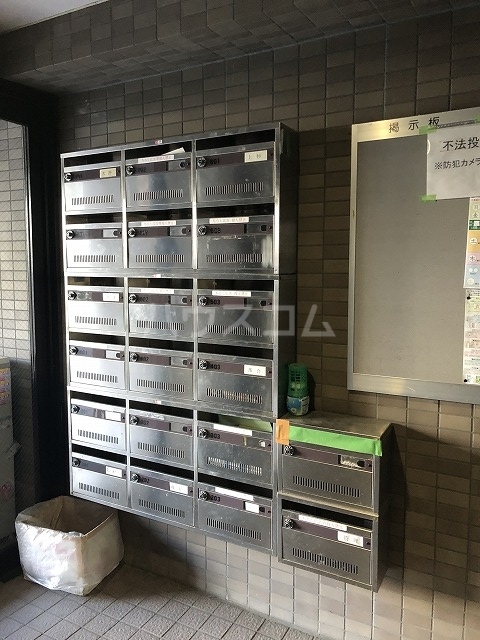 18/23 エントランス