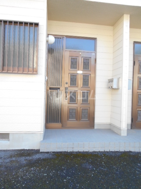 27/30 エントランス