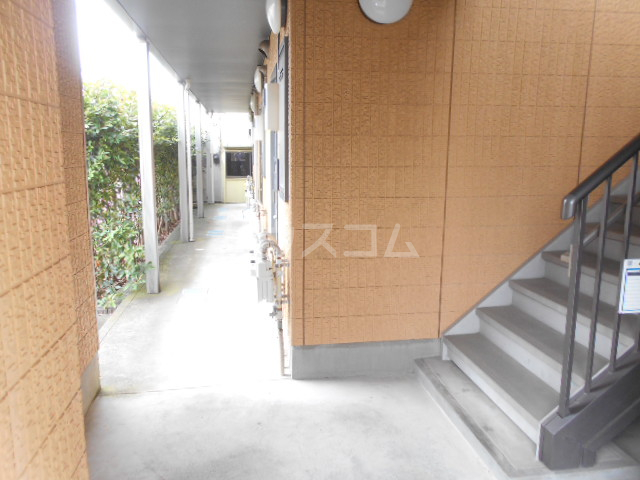 24/27 エントランス