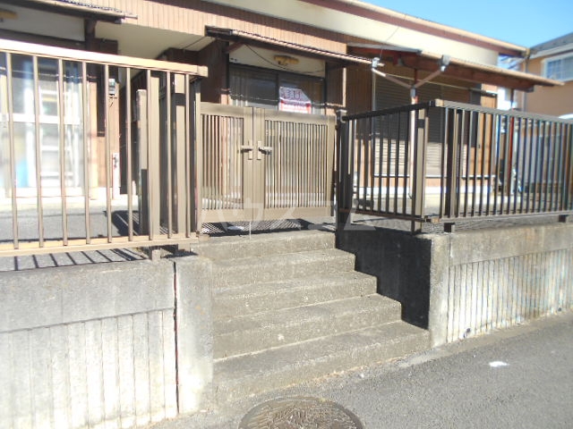 25/30 エントランス