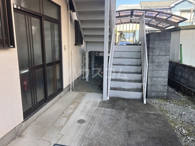 28/30 エントランス