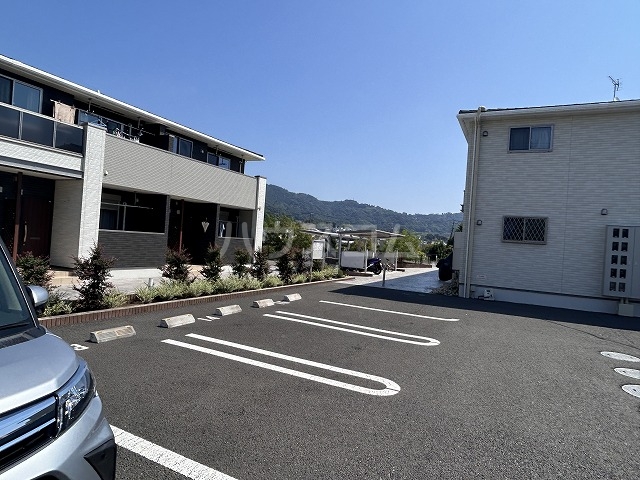 22/28 駐車場
