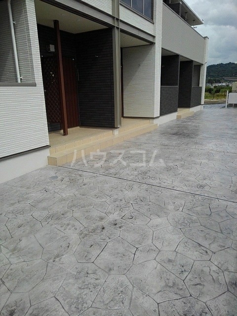 21/28 エントランス