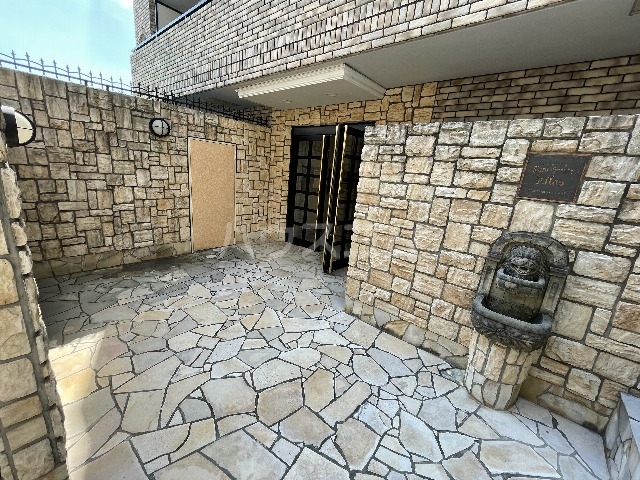 19/19 エントランス