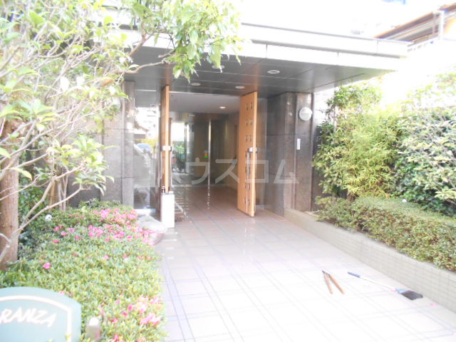 28/30 エントランス