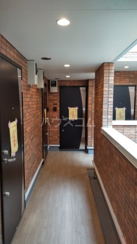 18/26 エントランス