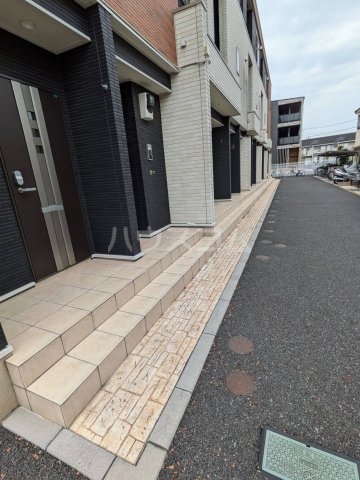 26/30 エントランス