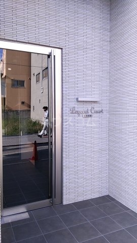 26/30 エントランス