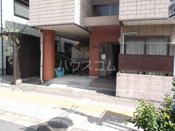 22/30 エントランス