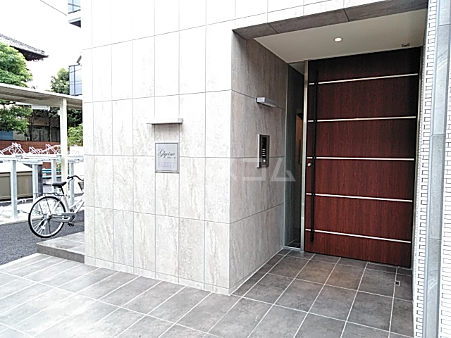 28/30 エントランス