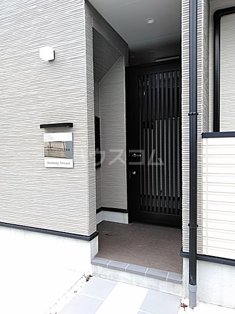 23/25 エントランス