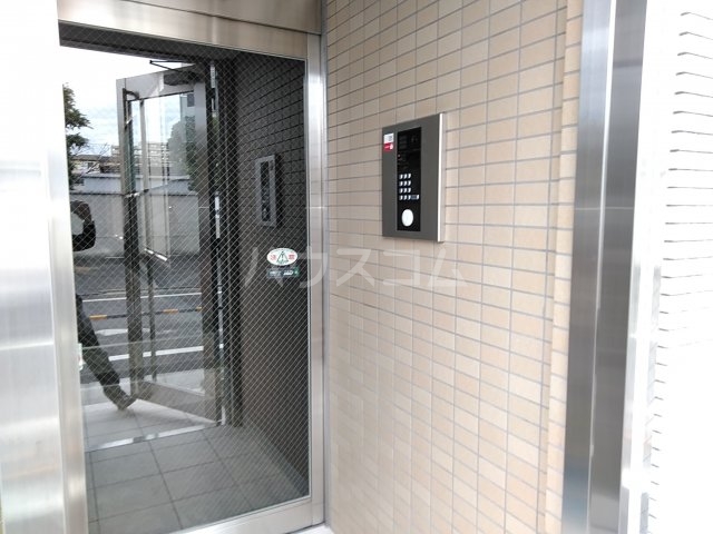 23/30 エントランス