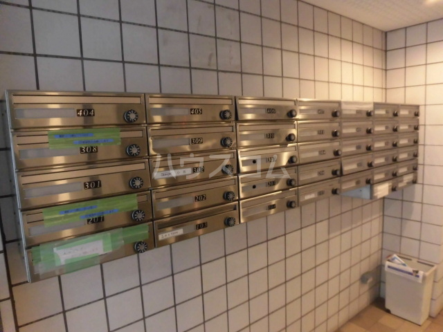 27/30 エントランス