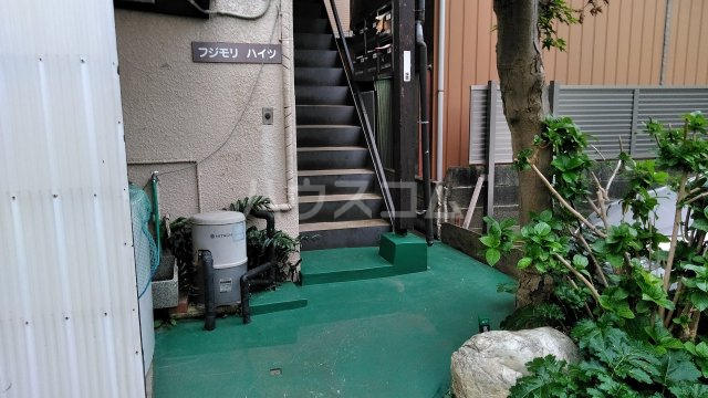 24/30 エントランス