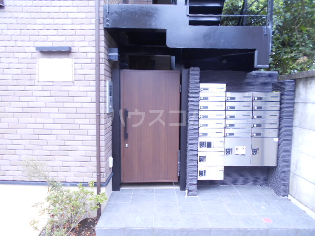 28/30 エントランス