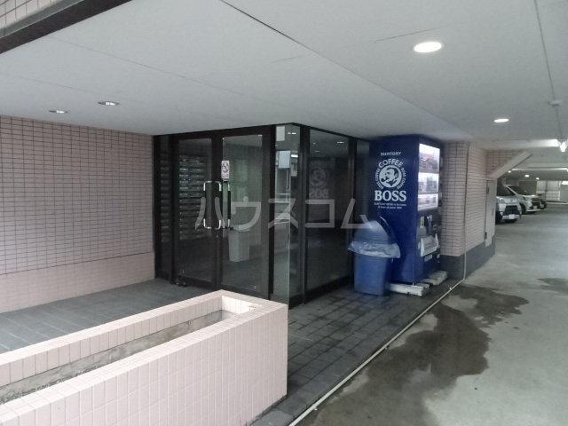 18/28 エントランス