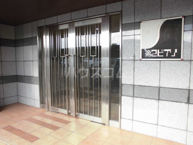 18/28 エントランス