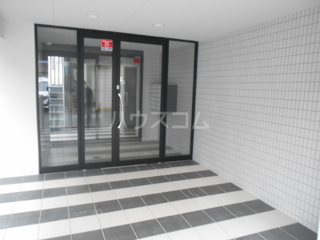 18/26 エントランス