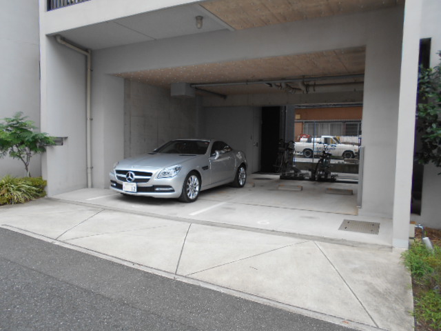 22/30 駐車場