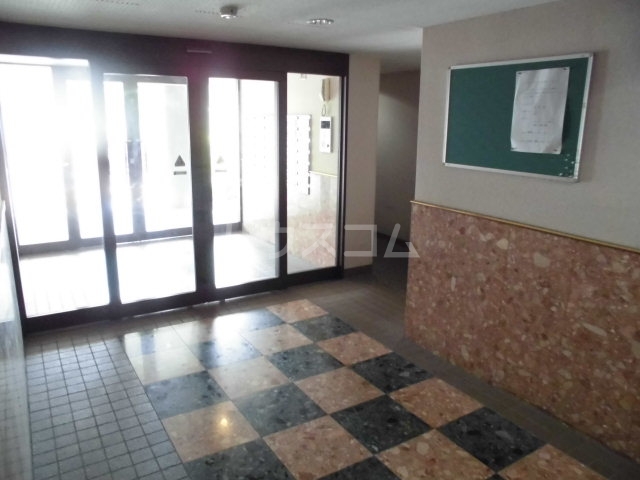 20/28 エントランス