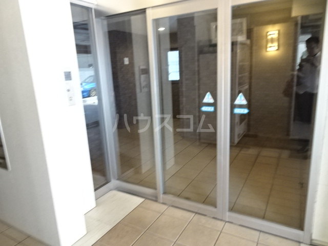 18/28 エントランス