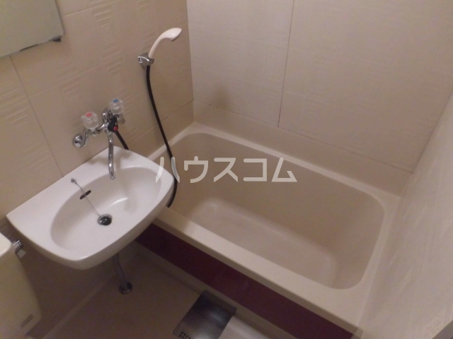 13/23 浴室