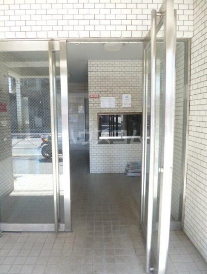 18/28 エントランス