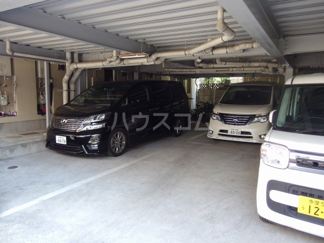 22/30 駐車場