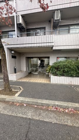 25/30 エントランス