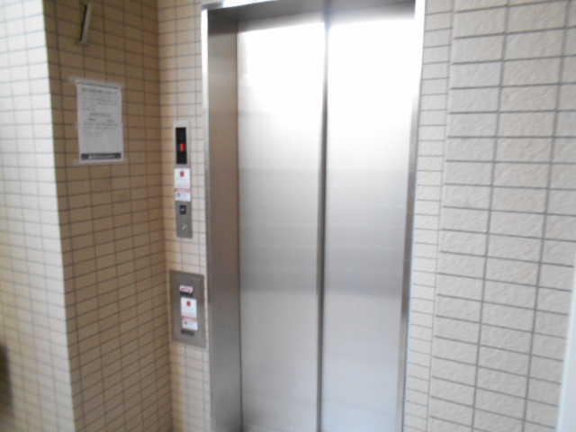 21/30 エントランス