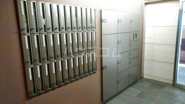 21/30 エントランス