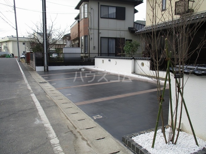 17/18 駐車場