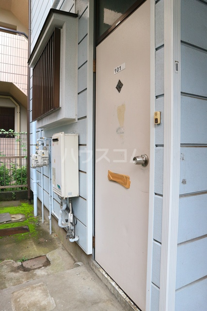 21/22 エントランス