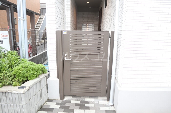 19/25 エントランス