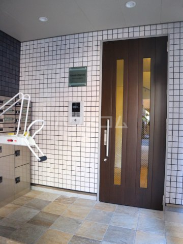 28/30 エントランス