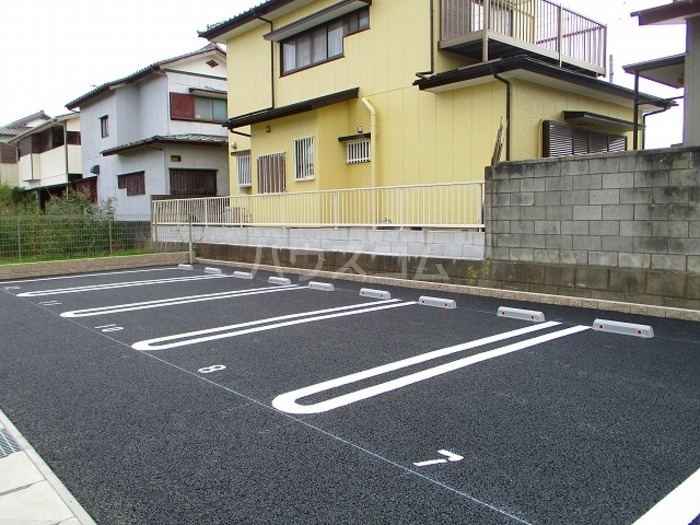 18/18 駐車場