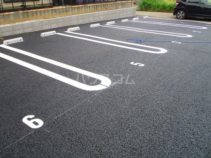 17/18 駐車場