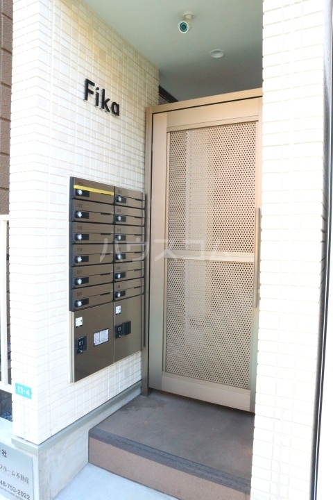 22/28 エントランス