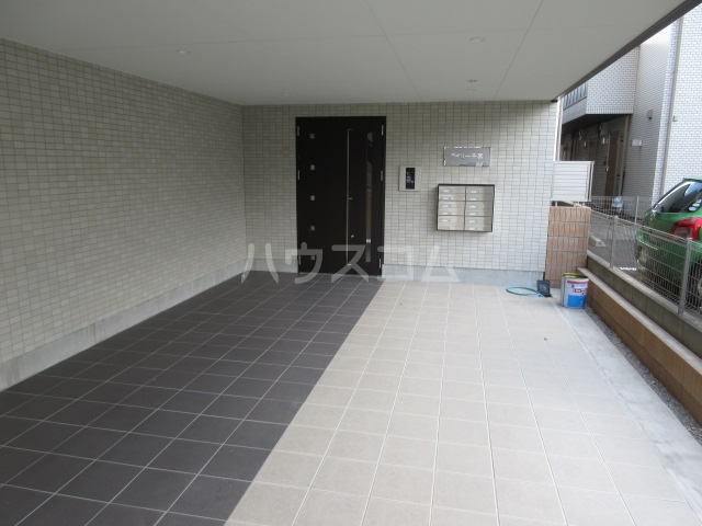 20/21 エントランス