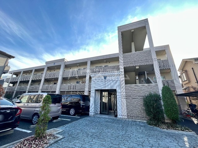 15/23 エントランス