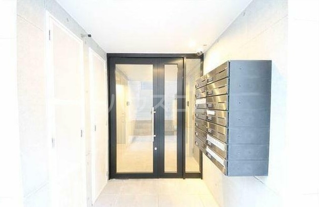 16/23 エントランス