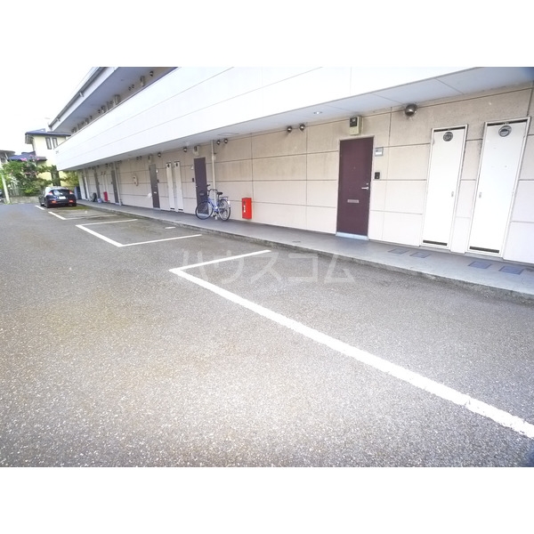 15/17 駐車場