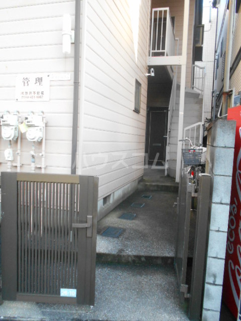 18/23 エントランス