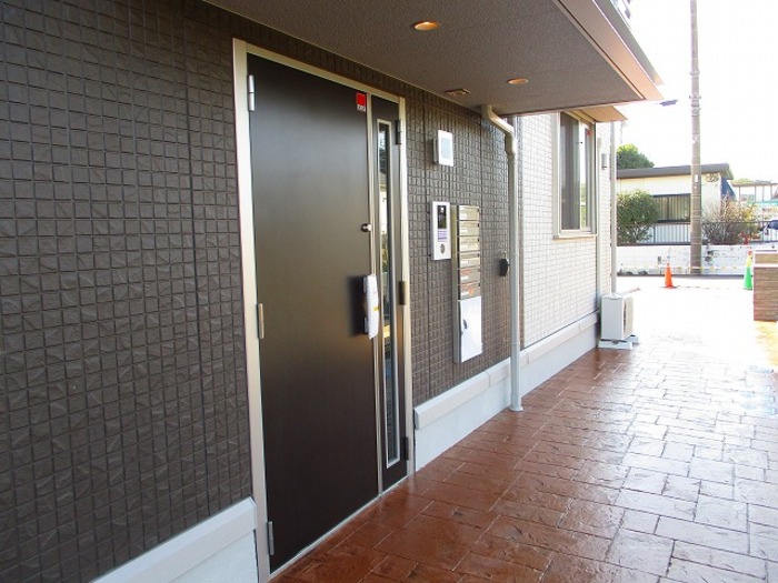 18/19 エントランス