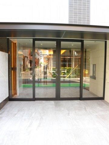 28/30 エントランス